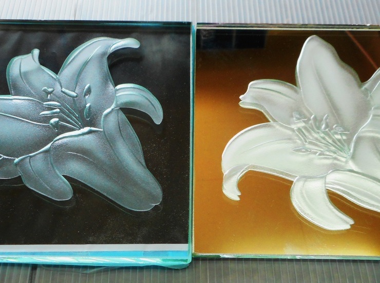 ゆりのガラス彫刻のサムネイル