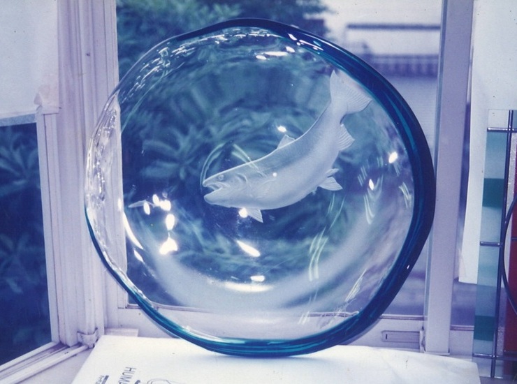 吹きガラス皿彫刻　ヤマメのサムネイル