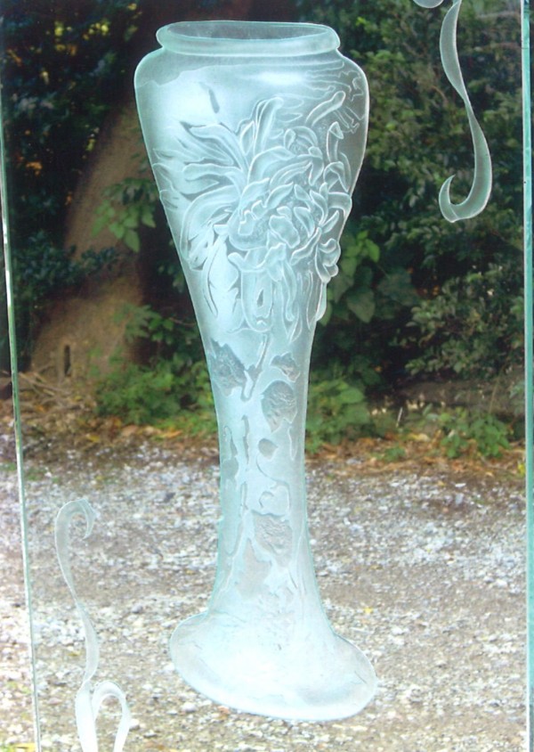 ガレの花瓶エッチングガラス（店舗アートガラス）